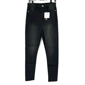 Boohoo NWT women’s black Jeggings 10 tall
